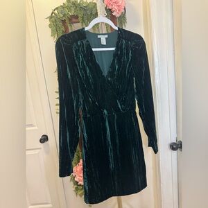 H&M Deep Green Velvet Long Sleeve Dress